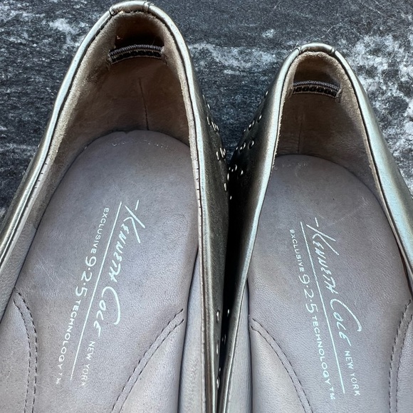 Kenneth Cole New York Silver Studed Wedge Heels Size 8.5 - Picture 6 of 8